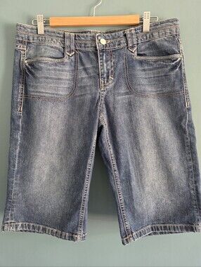 WHITE HOUSE BLACK MARKET Noir Denim Knee Length Bermudas | Size 10